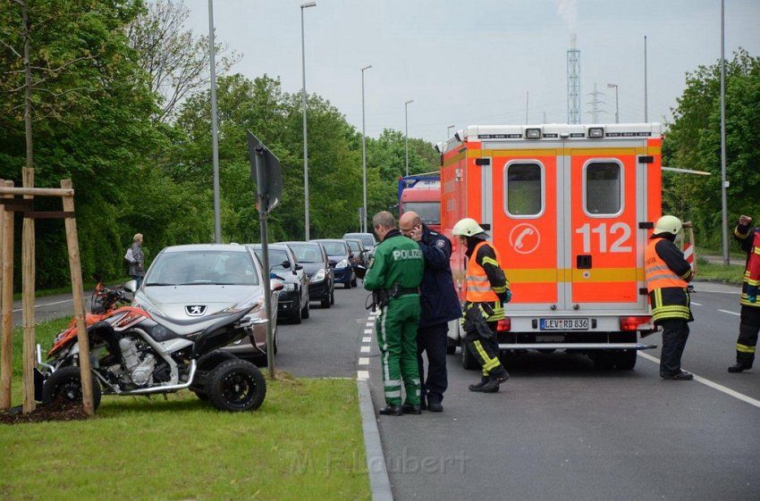 Einsatz Christoph 3 Quadunfall Leverkusen Olof Palmestr 05.jpg